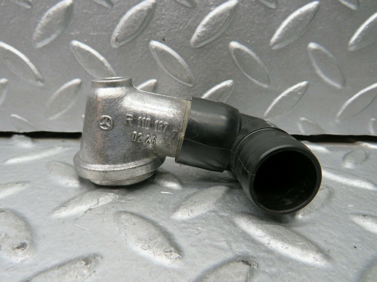 22220 Mercedes-Benz S123 280TE Engine Oil Return Pipe 1101870226