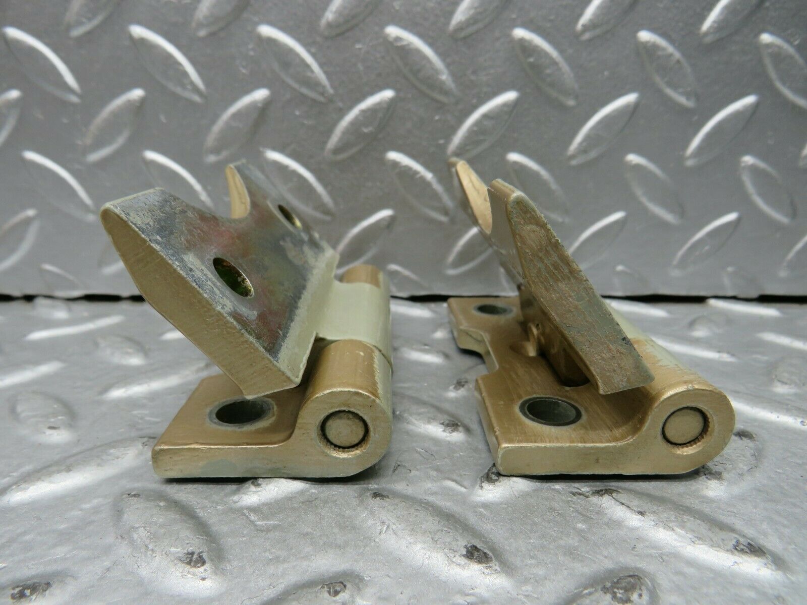 21963 Mercedes-Benz S123 280TE Wagon Left Door Hinges Pair