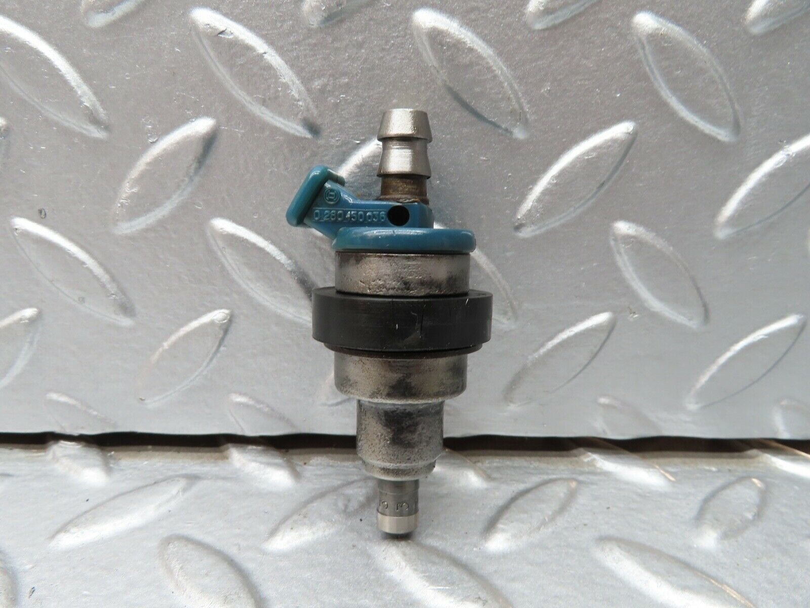 20691 Mercedes-Benz R107 450SL Fuel Injector Bosch 0280150036