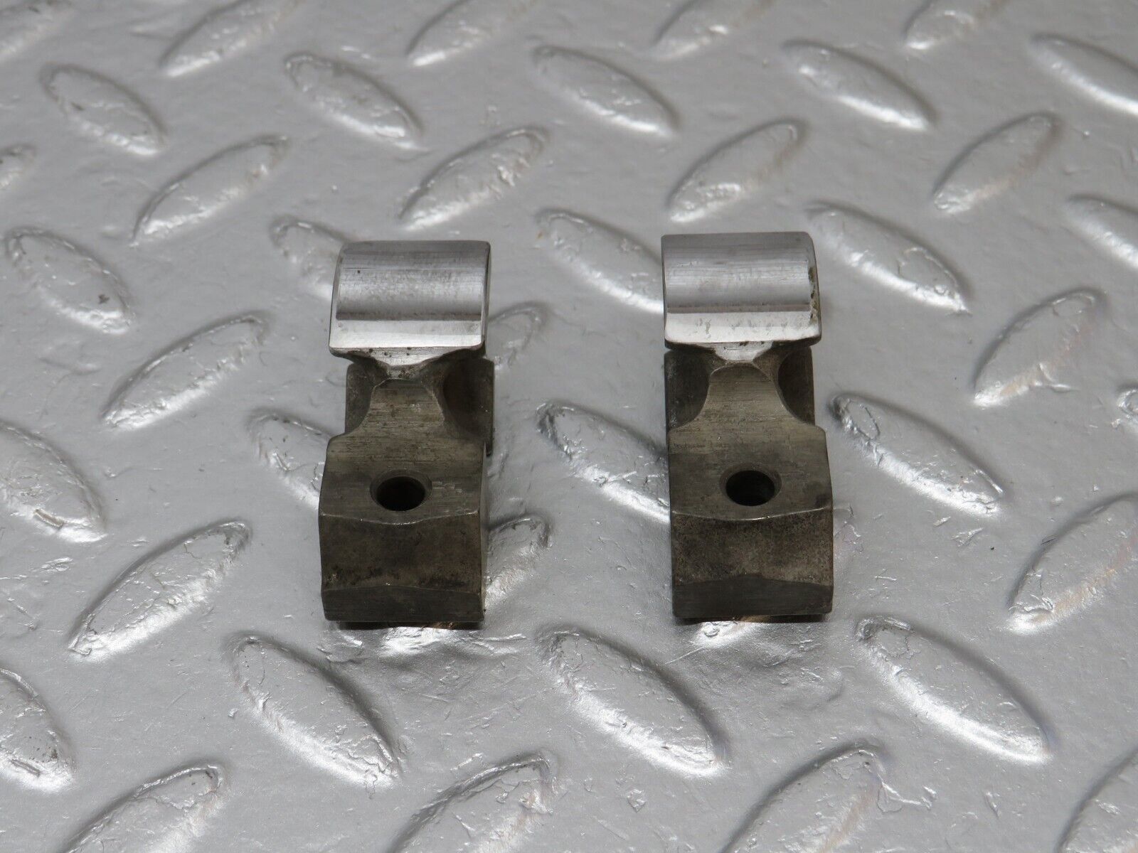 40049 Mercedes-Benz R107 350SL Rocker Arm With Valve Tappet