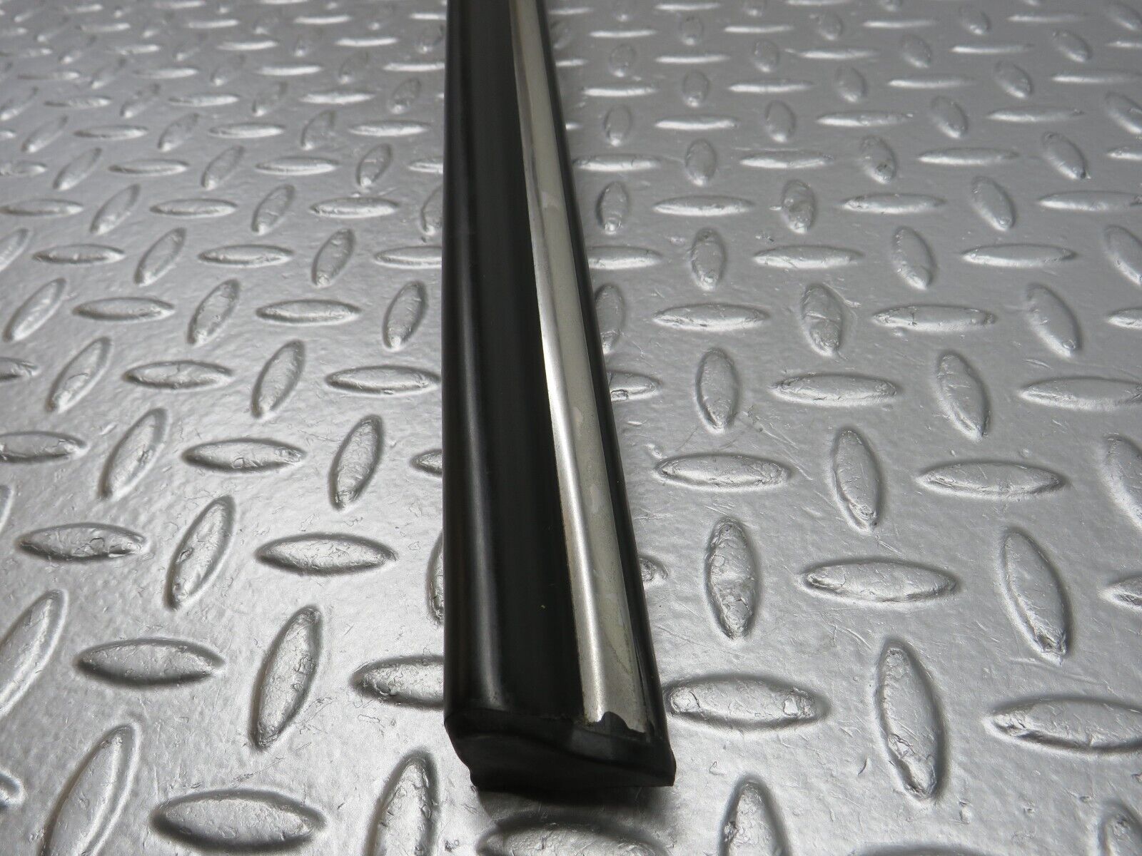 40209 Mercedes-Benz R107 Right Door Centre Moulding Trim