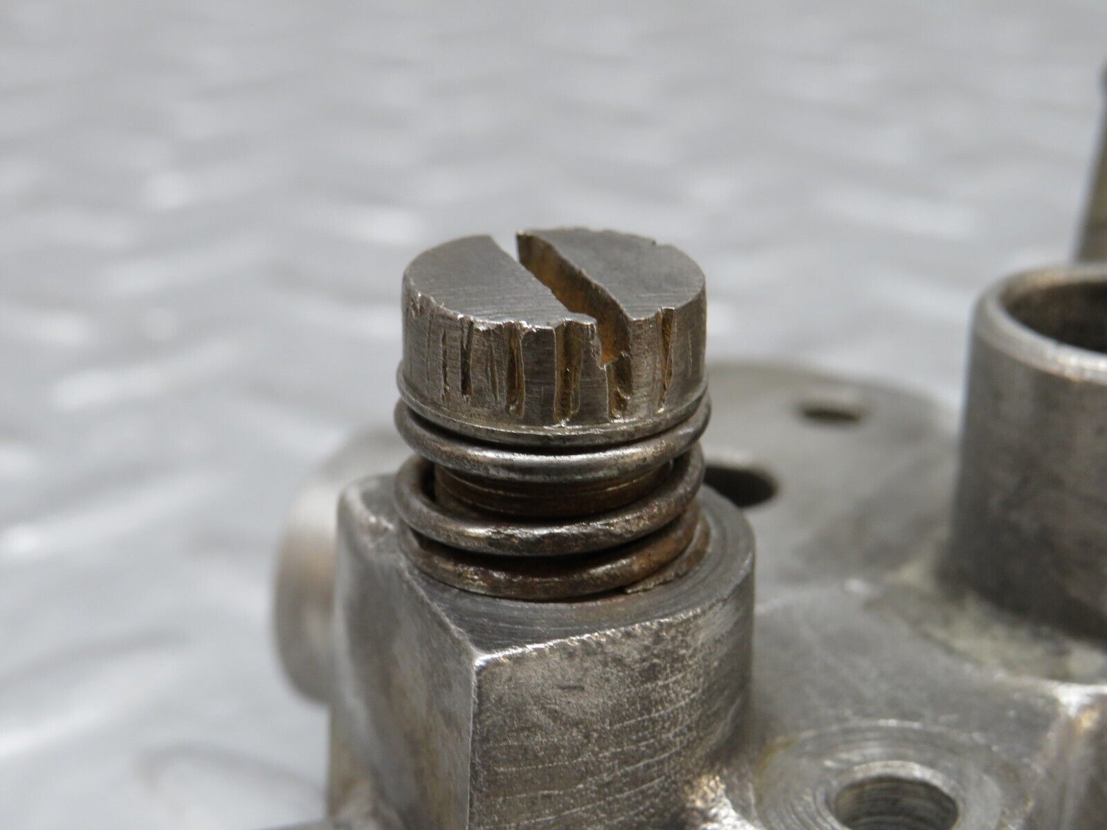 37551 Mercedes-Benz W109 300SEL Auxiliary Air Valve 1160940012