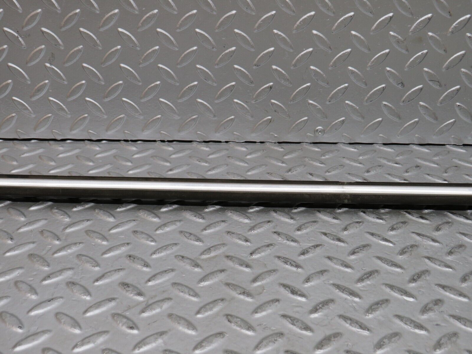 28230 Mercedes-Benz S123 240D Wagon Rear Left Fender Wing Centre Moulding Trim
