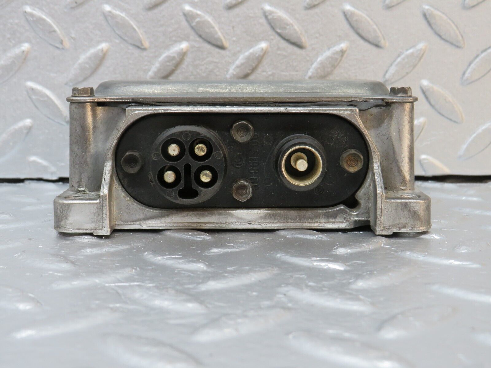 39814 Mercedes-Benz R107 350SL Ignition Control Unit 0227100001
