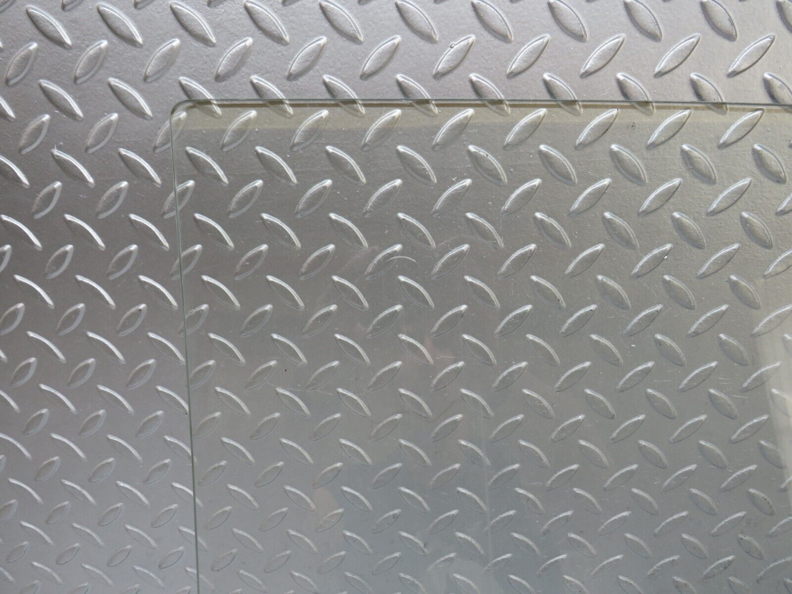 35793 Mercedes-Benz W108 Front Left Door Window Glass