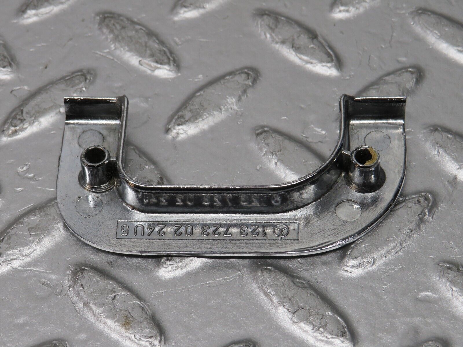 0541 Mercedes-Benz W123 230E Right Interior Chrome Door Latch Trim 1237230224