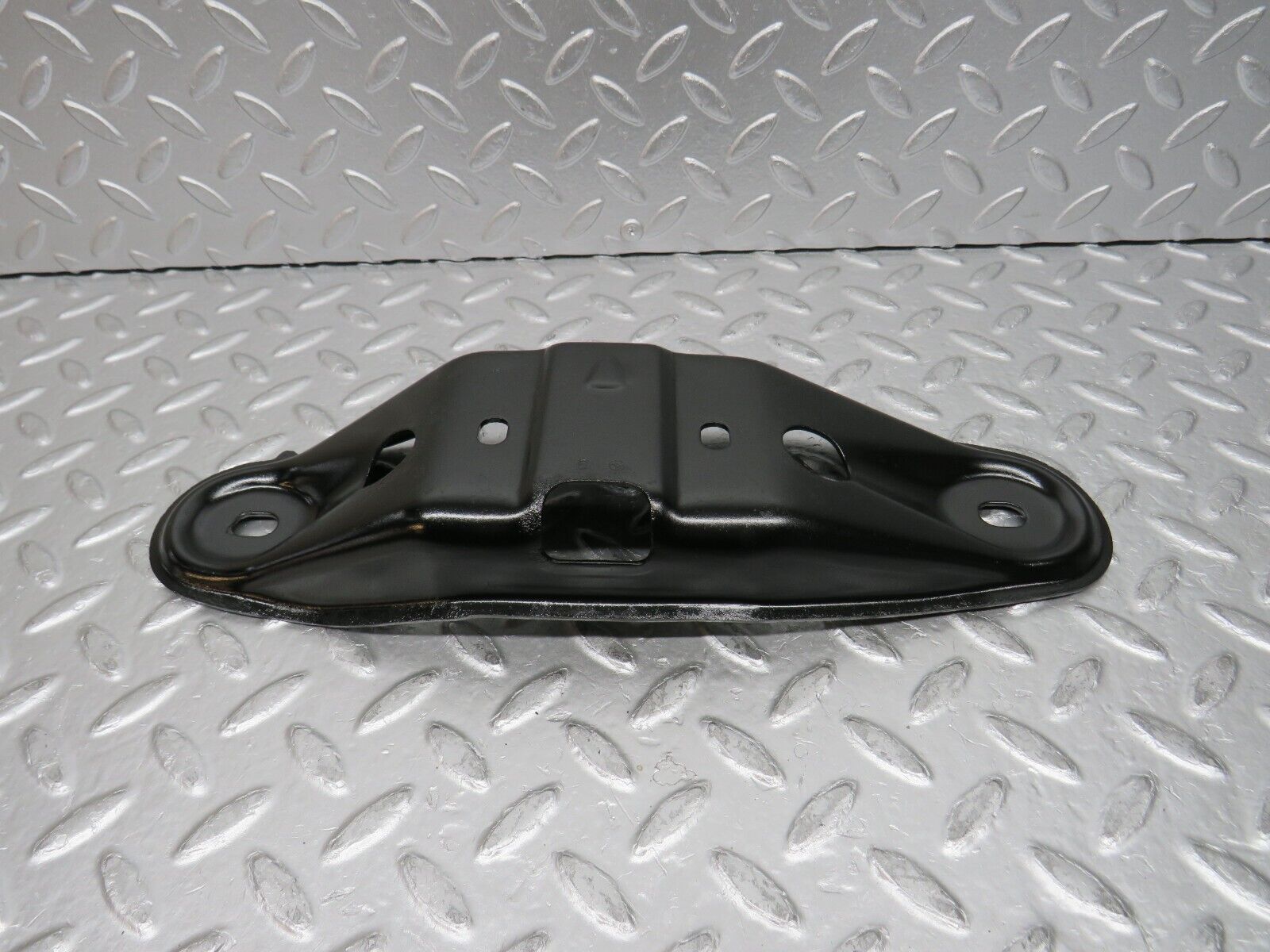31672 Mercedes-Benz W201 190LE 1.8L Gearbox Mount Bracket
