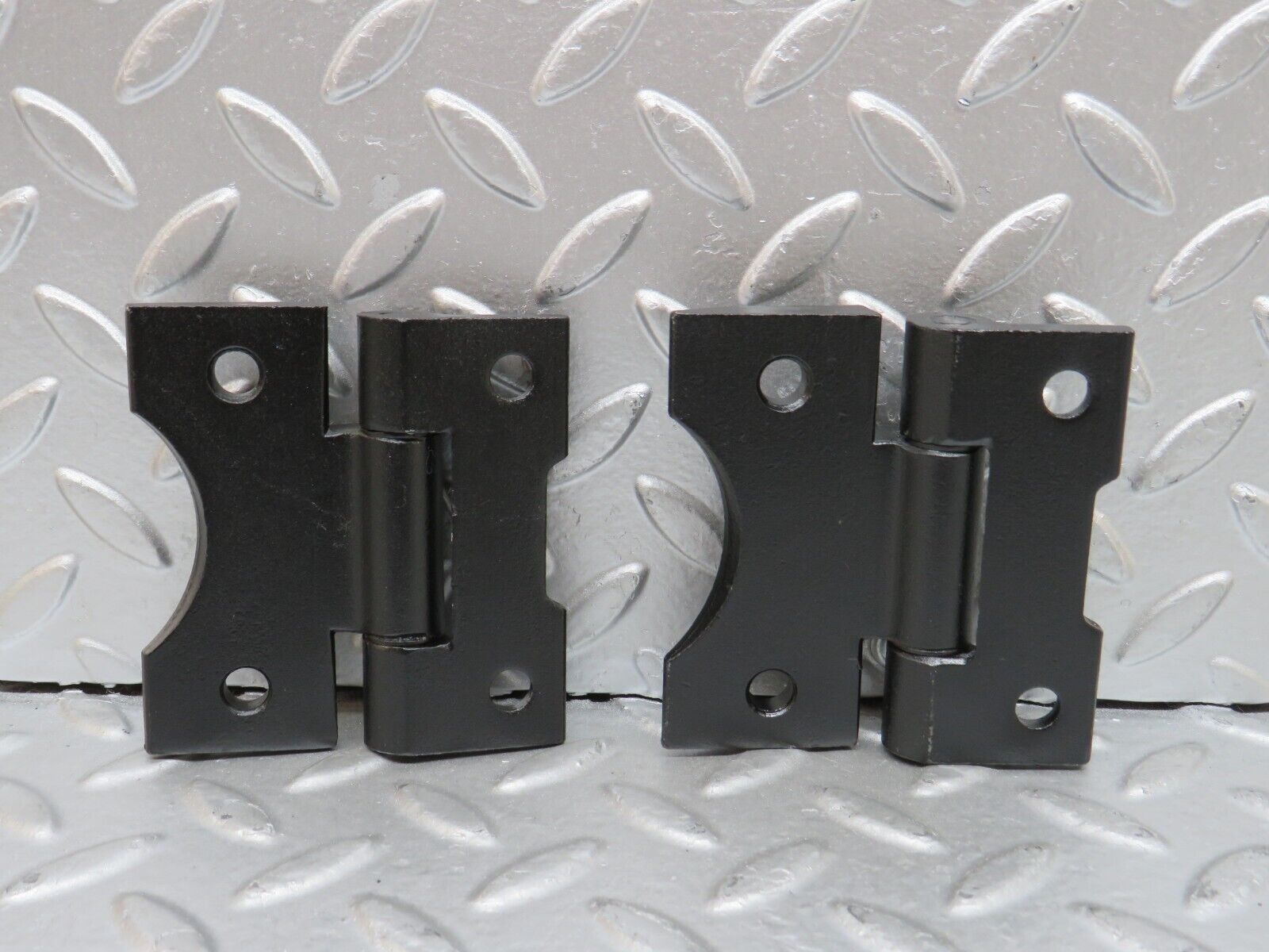 27911 Mercedes-Benz W123 280E Door Hinge Pair 1237200037