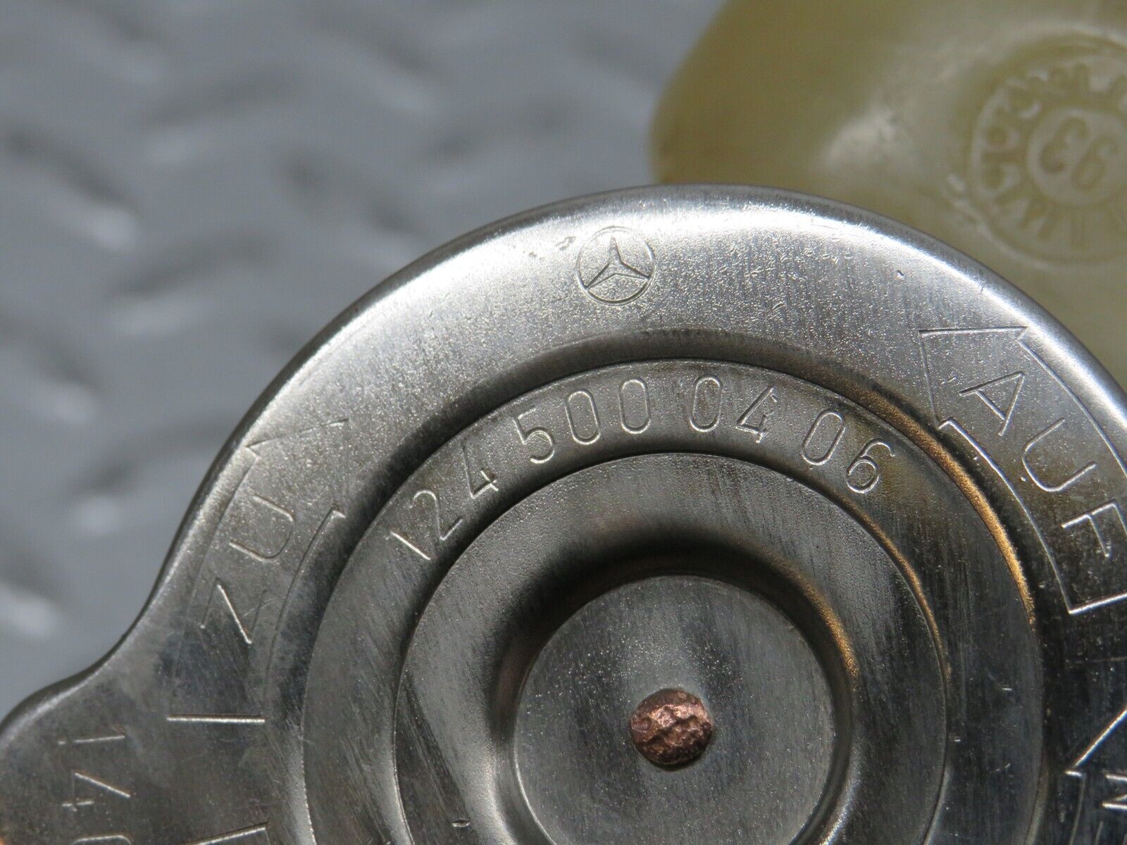 31186 Mercedes-Benz S124 220TE Coolant Reservoir Tank 1245001349 1245000406