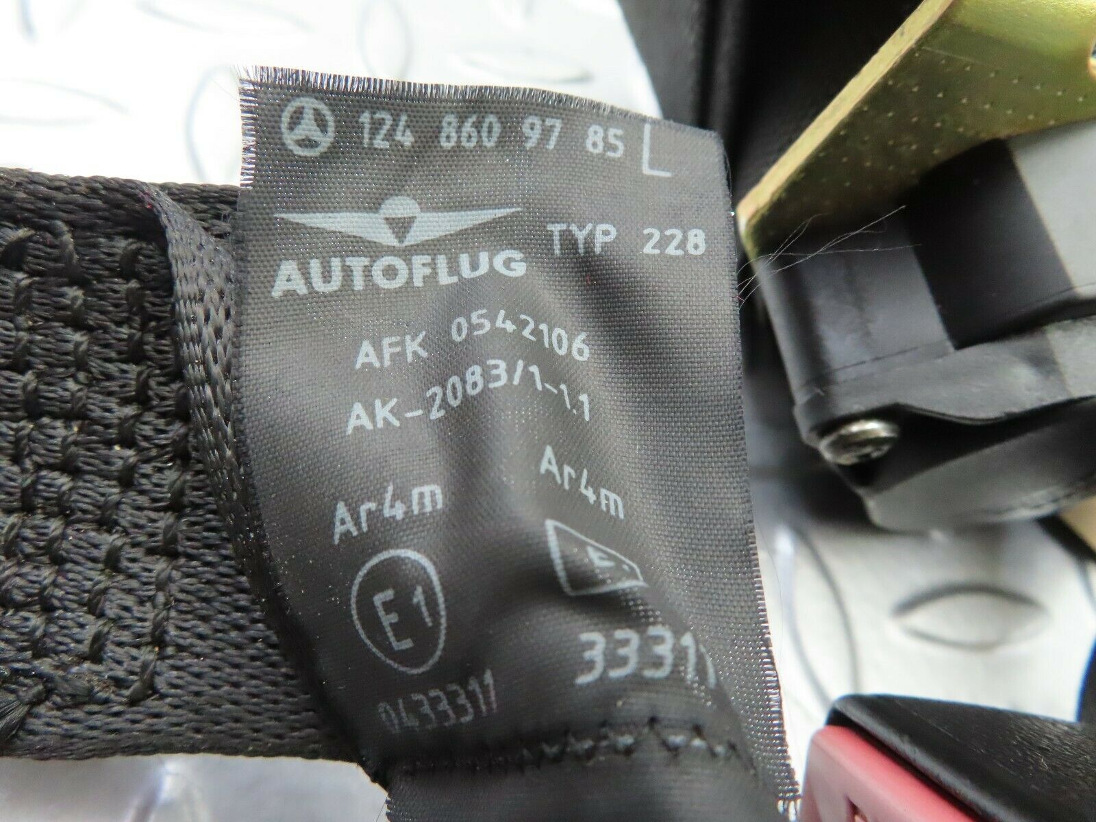 6561 Mercedes-Benz S124 E220 Wagon Front Left Seat Belt 1248609785