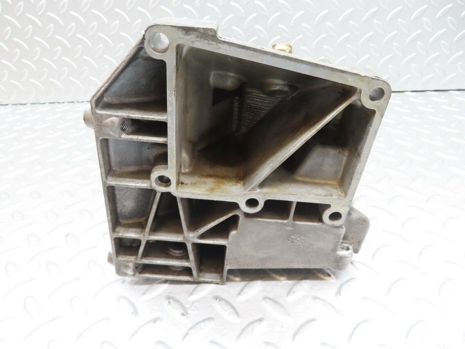 15047 Mercedes-Benz W140 S320 Air Con Compressor Bracket 1042360130