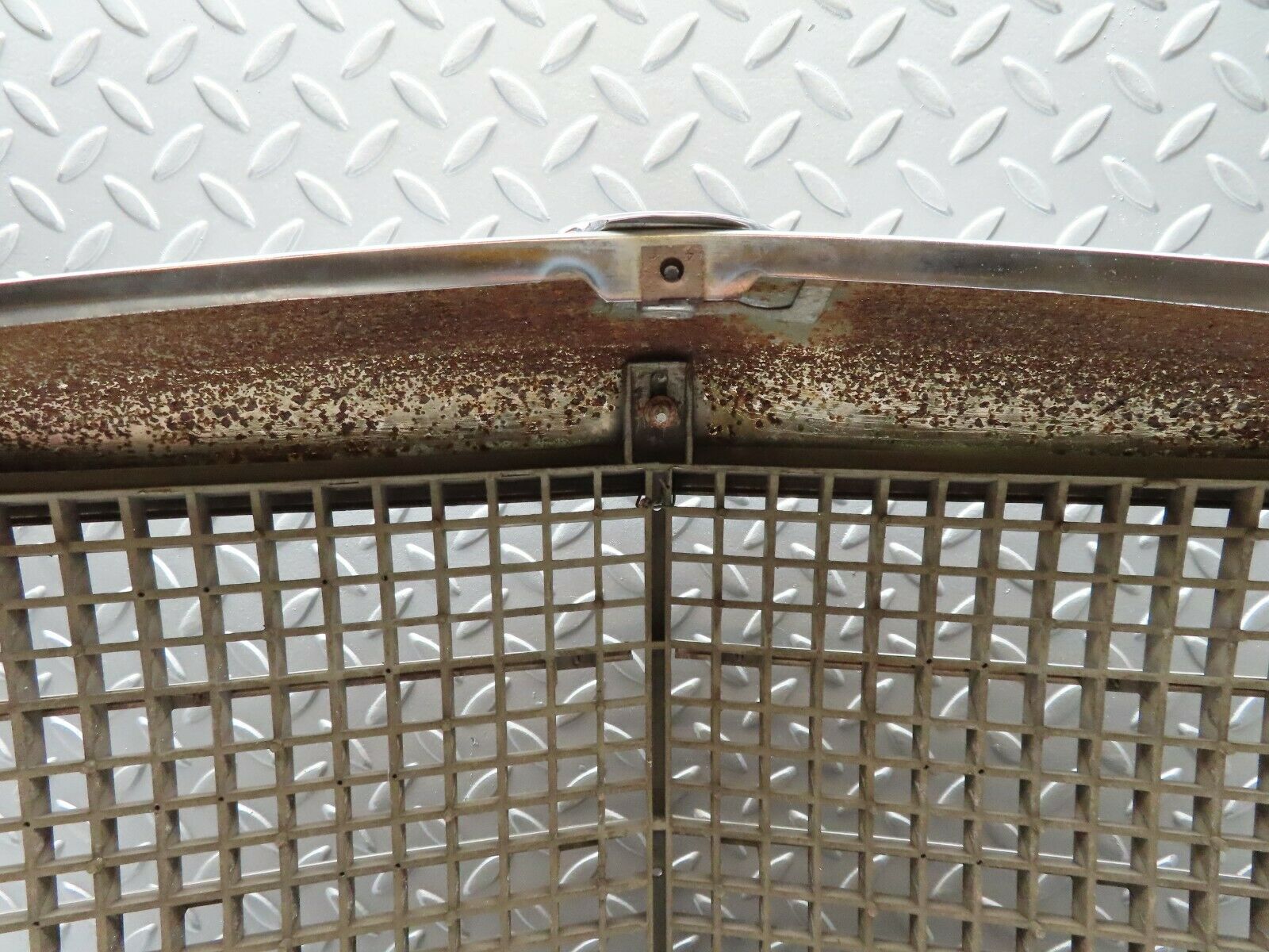 4580 Mercedes-Benz W114 280CE Coupe Bonnet Grill Chrome