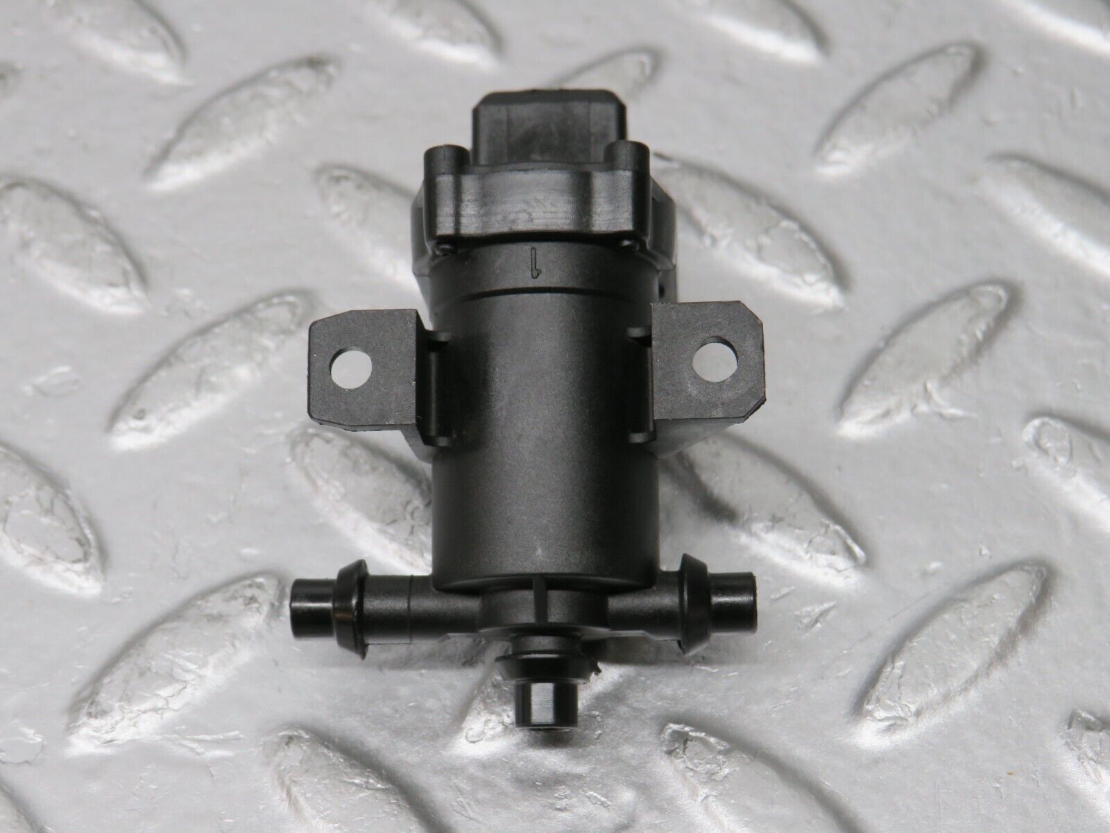 33482 Mercedes-Benz W202 C180 Heater Control Vacuum Valve 2028000178
