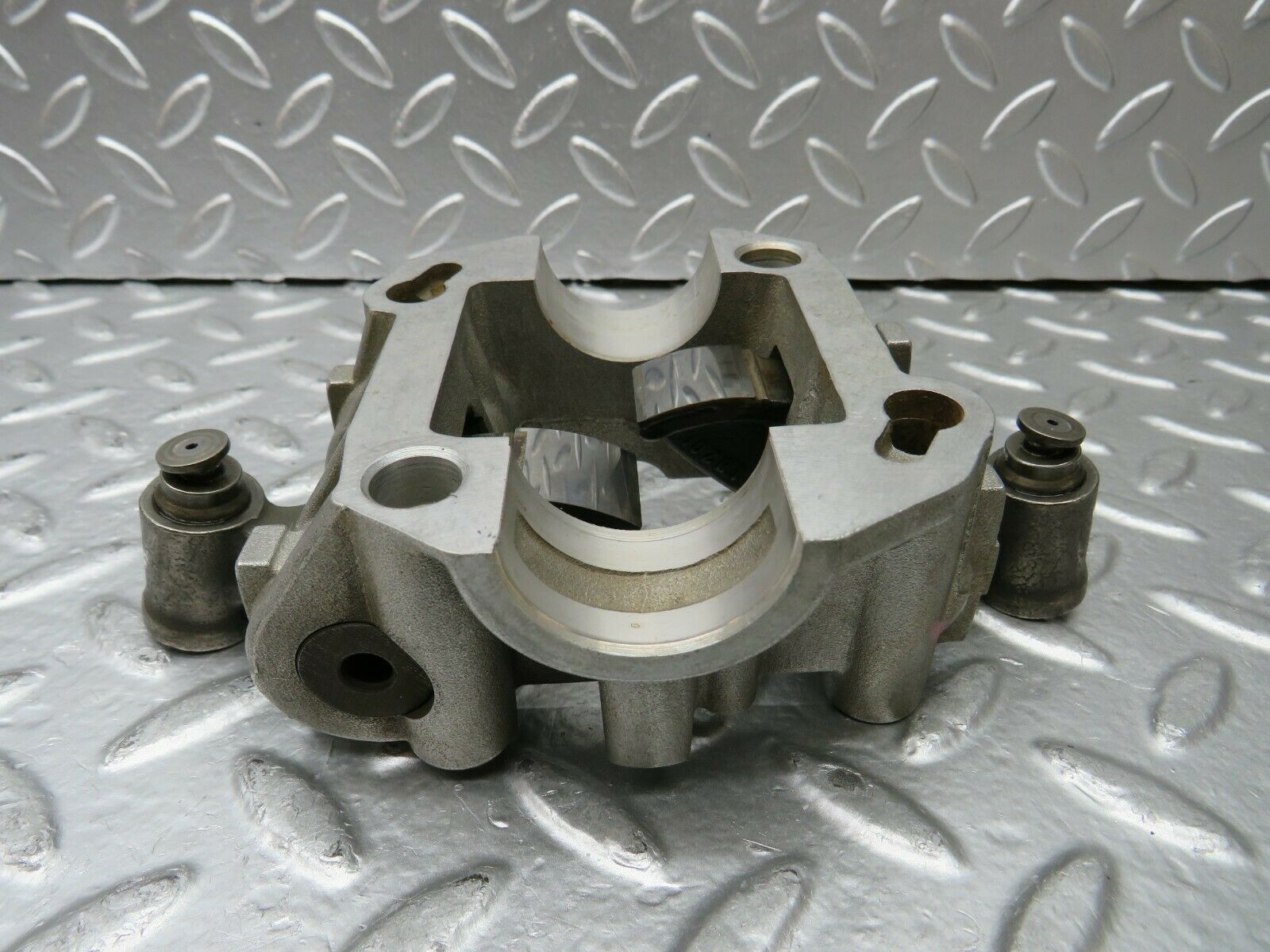 23072 Mercedes-Benz C123 230CE Coupe Rocker Arms Camshaft Bearing Block 1020512110