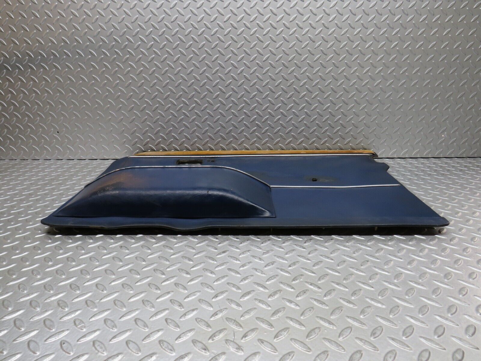 37285 Mercedes-Benz W109 300SEL Front Right Door Card Blue