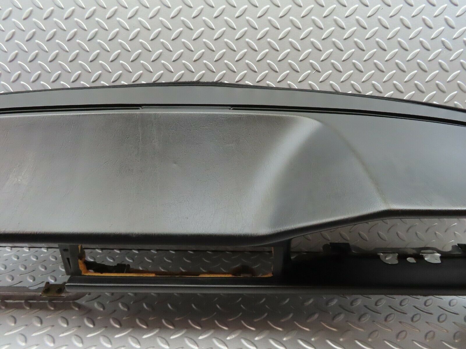 6614 Mercedes-Benz S124 E220 Wagon Dashboard Black