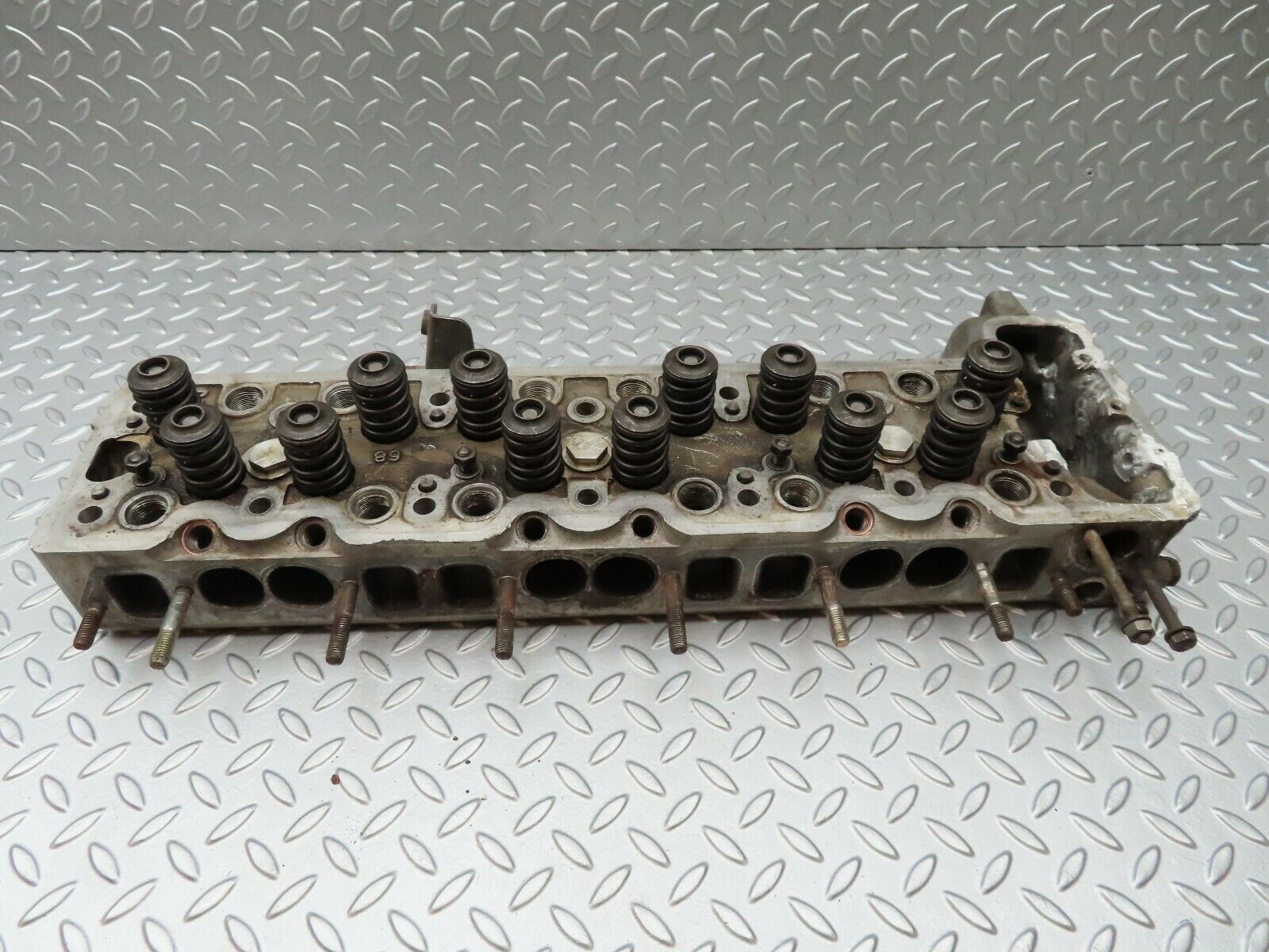 3676 Mercedes-Benz W108 280SE Cylinder Head 1300160001