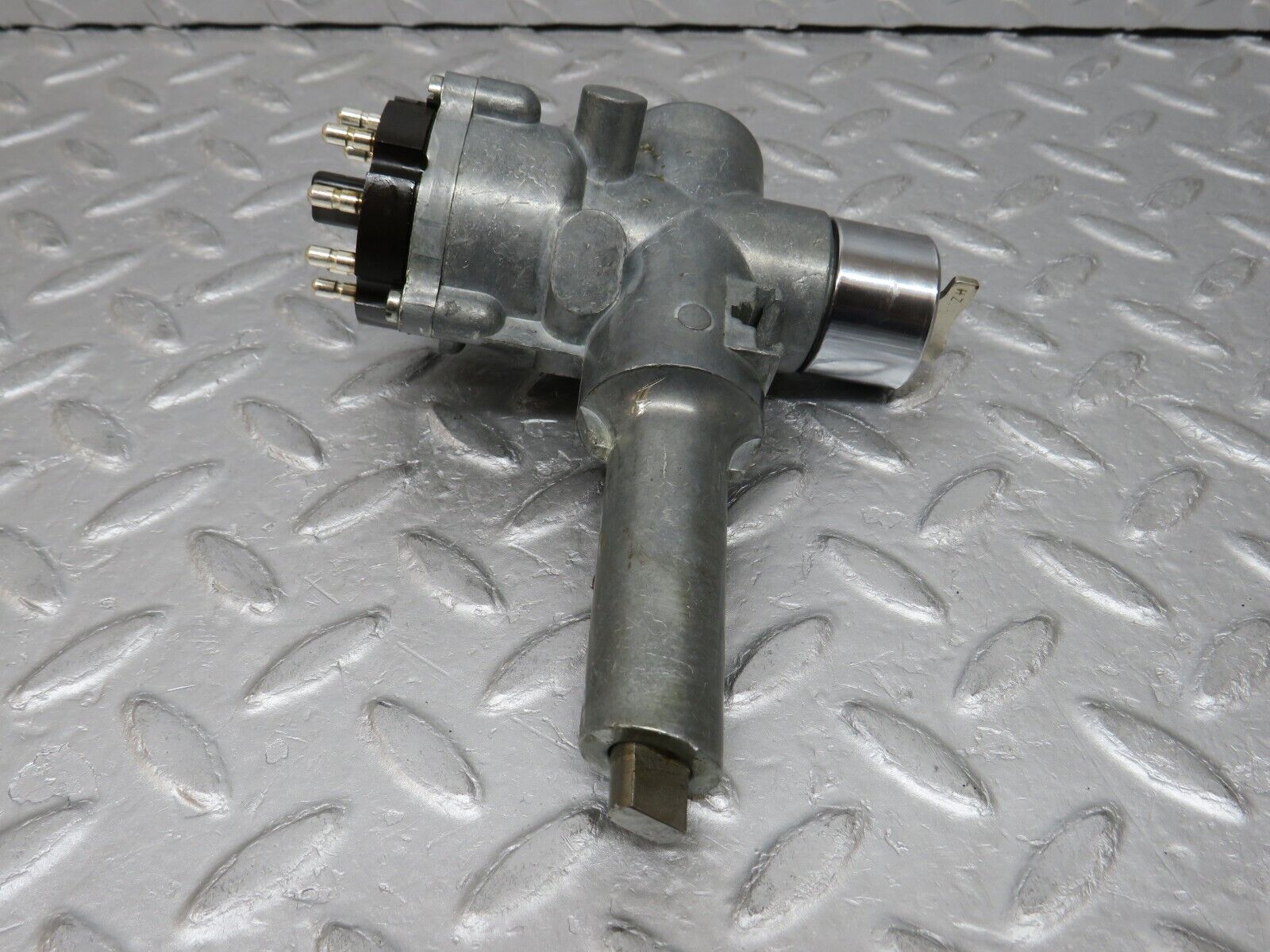 37477 Mercedes-Benz W109 300SEL Steering Lock Ignition Switch With Key 0004626930