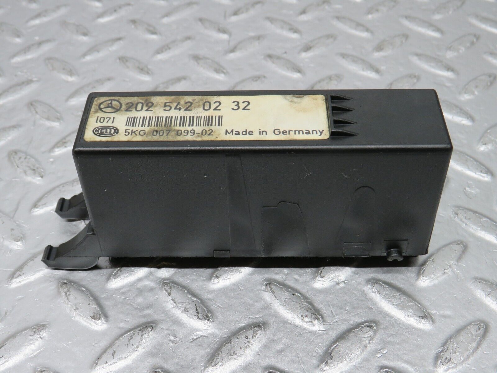 33435 Mercedes-Benz W202 C180 Light Control Unit 2025420232