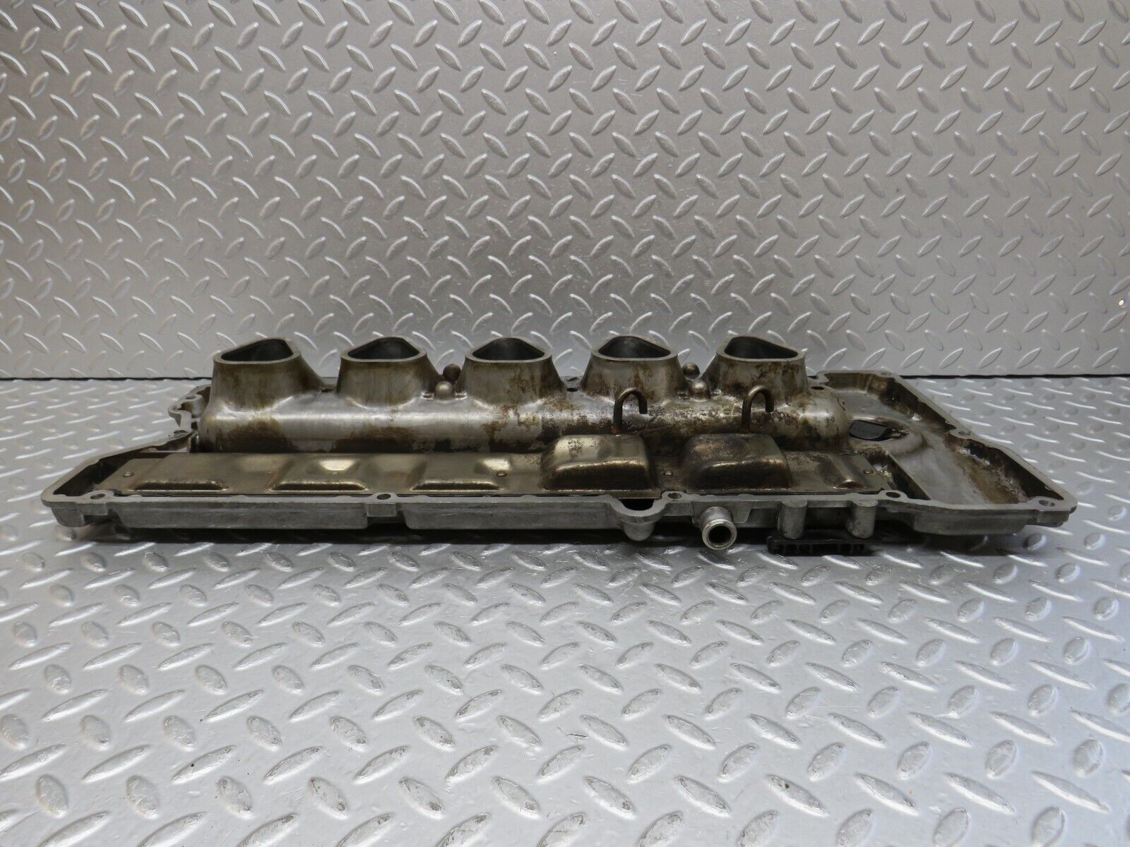 35637 Mercedes-Benz R107 280SL Cylinder Head Valve Cover 1100160905