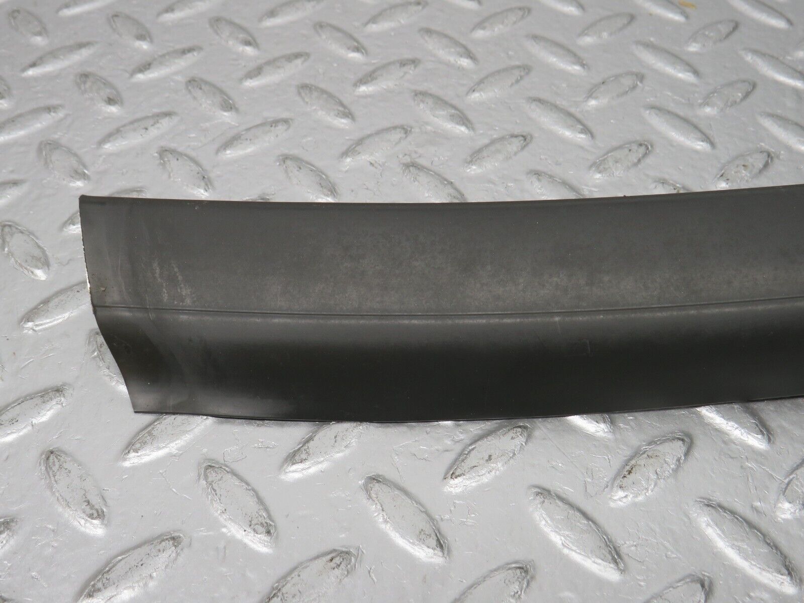 32587 Mercedes-Benz S124 300TE Wagon Windscreen Lower Moulding Trim Pair