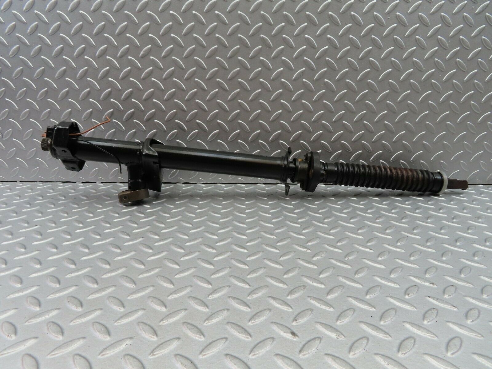5904 Mercedes-Benz W123 200 Steering Column