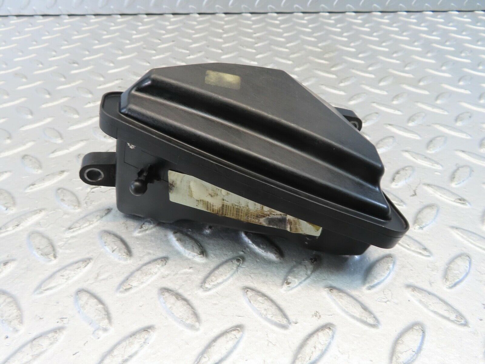 11221 Mercedes-Benz W221 S320 Air Intake Resonator Box 6421400087