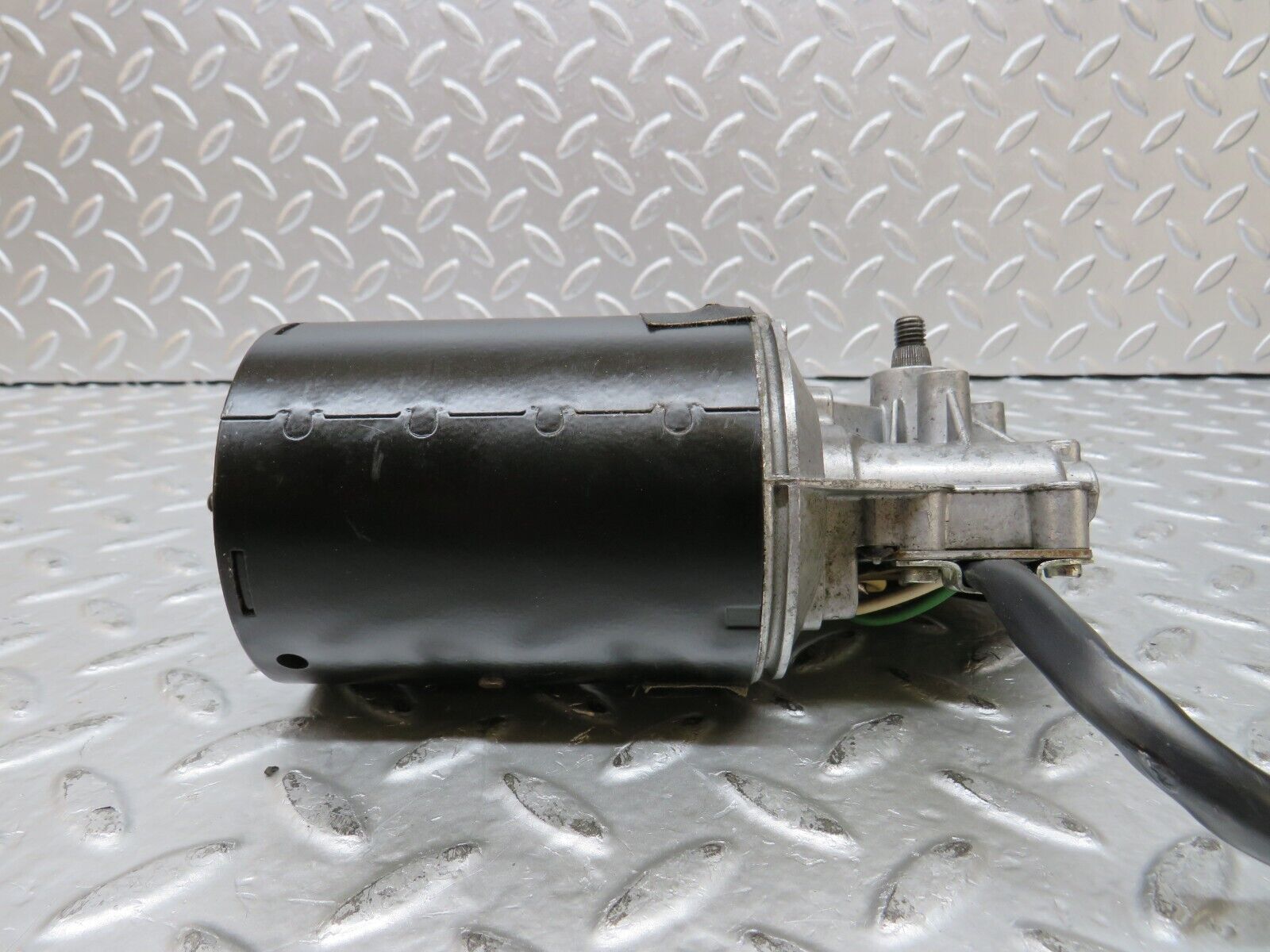 27300 Mercedes-Benz W123 280E Wiper Motor Bosch 0390341077
