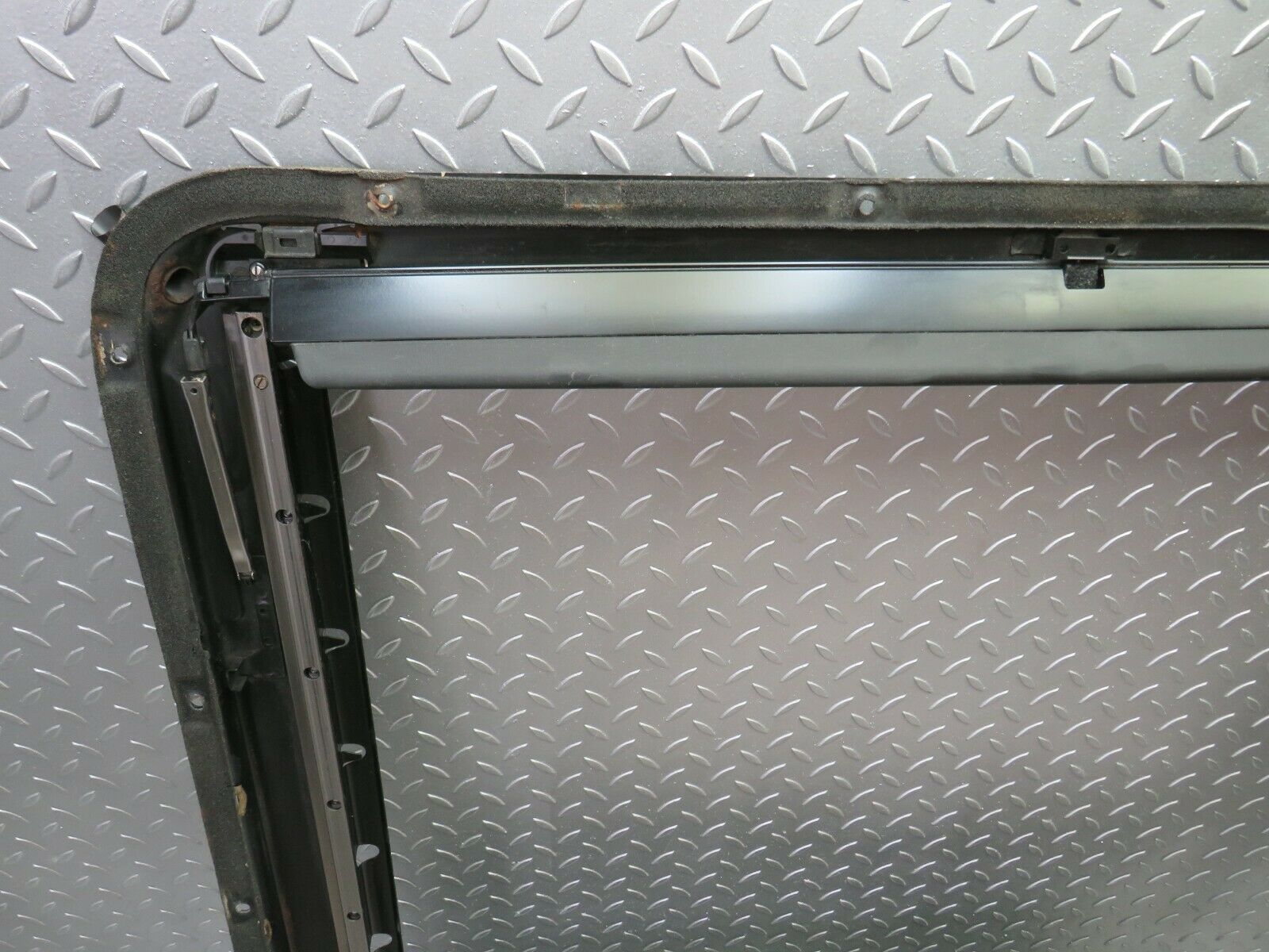 24411 Mercedes-Benz S124 220TE Wagon Power Sunroof Frame