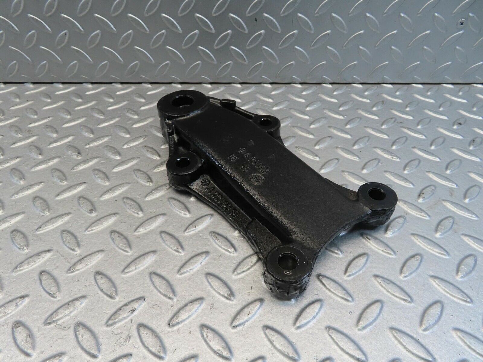 11317 Mercedes-Benz W221 S320 Differential Bracket A2210318