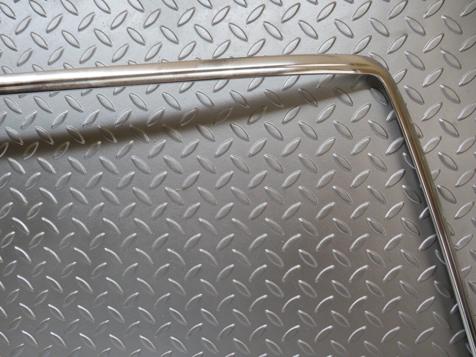 26299 Mercedes-Benz W116 450SE Rear Windscreen Chrome Frame