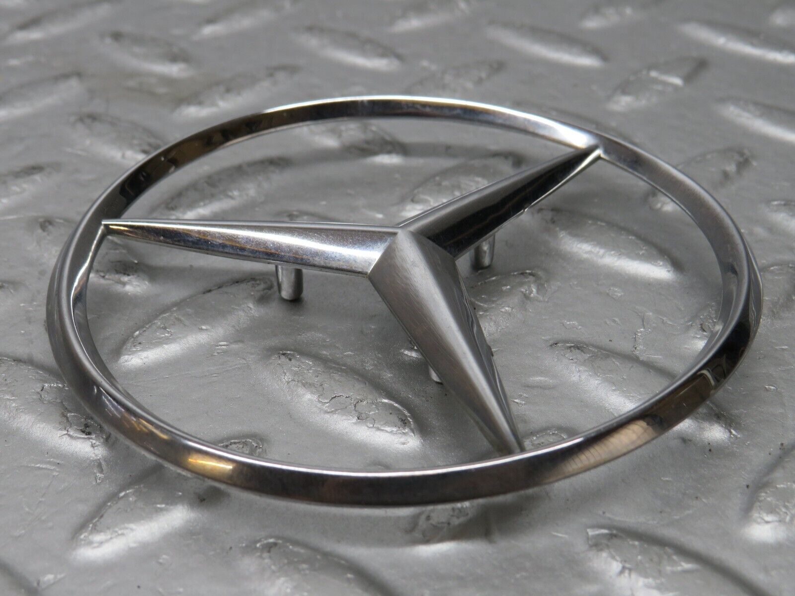 36699 Mercedes-Benz W201 190E 2.0L Chrome Rear Emblem 2017580058