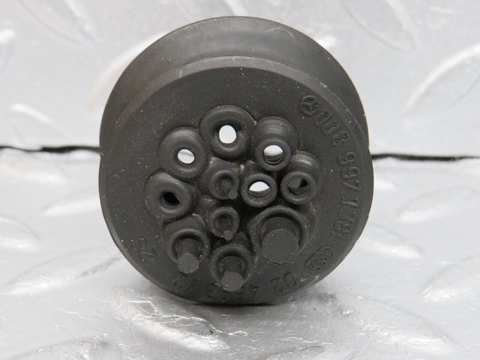 39781 Mercedes-Benz R129 320SL Coupe Firewall Rubber Grommet 0089971781