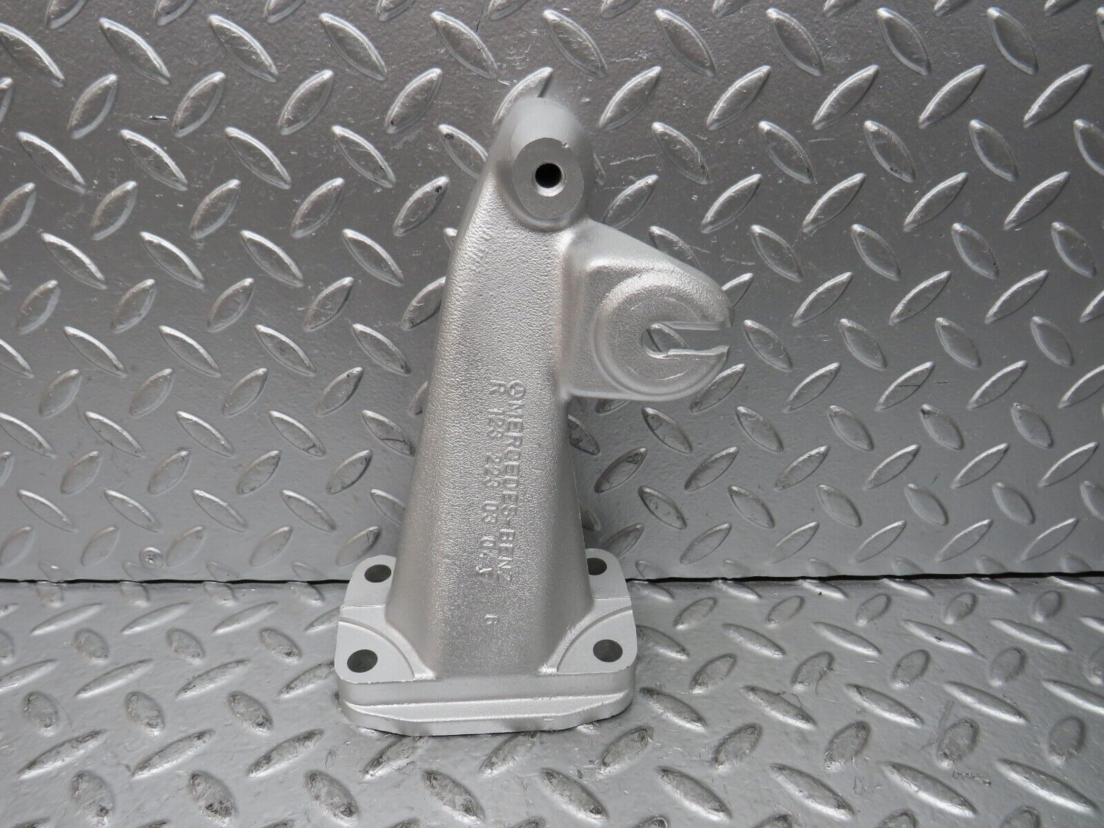 27324 Mercedes-Benz W123 280E Engine Mount Bracket Right Side 1232230304
