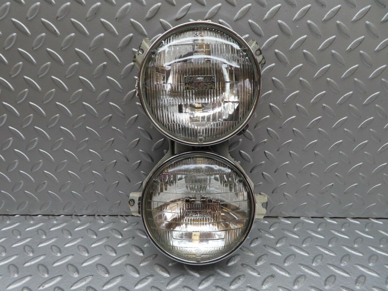 13072 Mercedes-Benz W111 220S Headlight Left/Right 0302350004