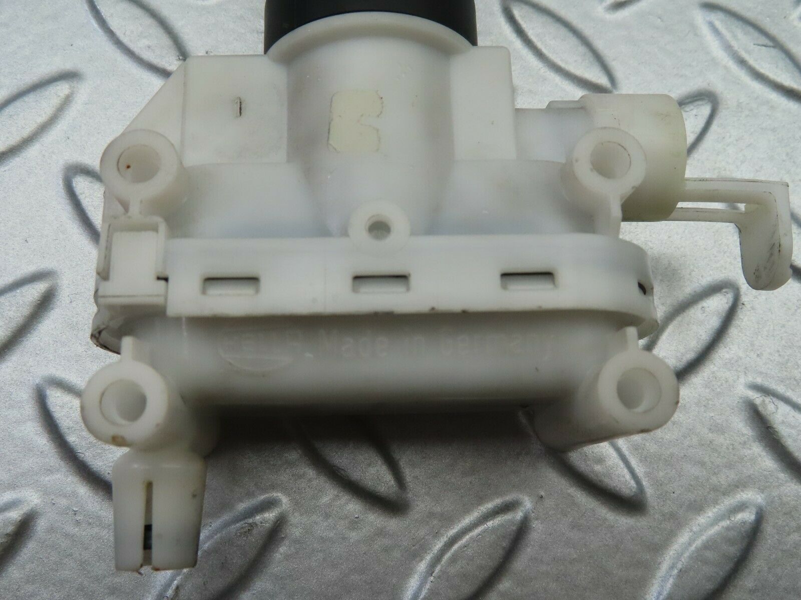 6577 Mercedes-Benz S124 E220 Wagon Door Lock Vacuum Actuator Front Right