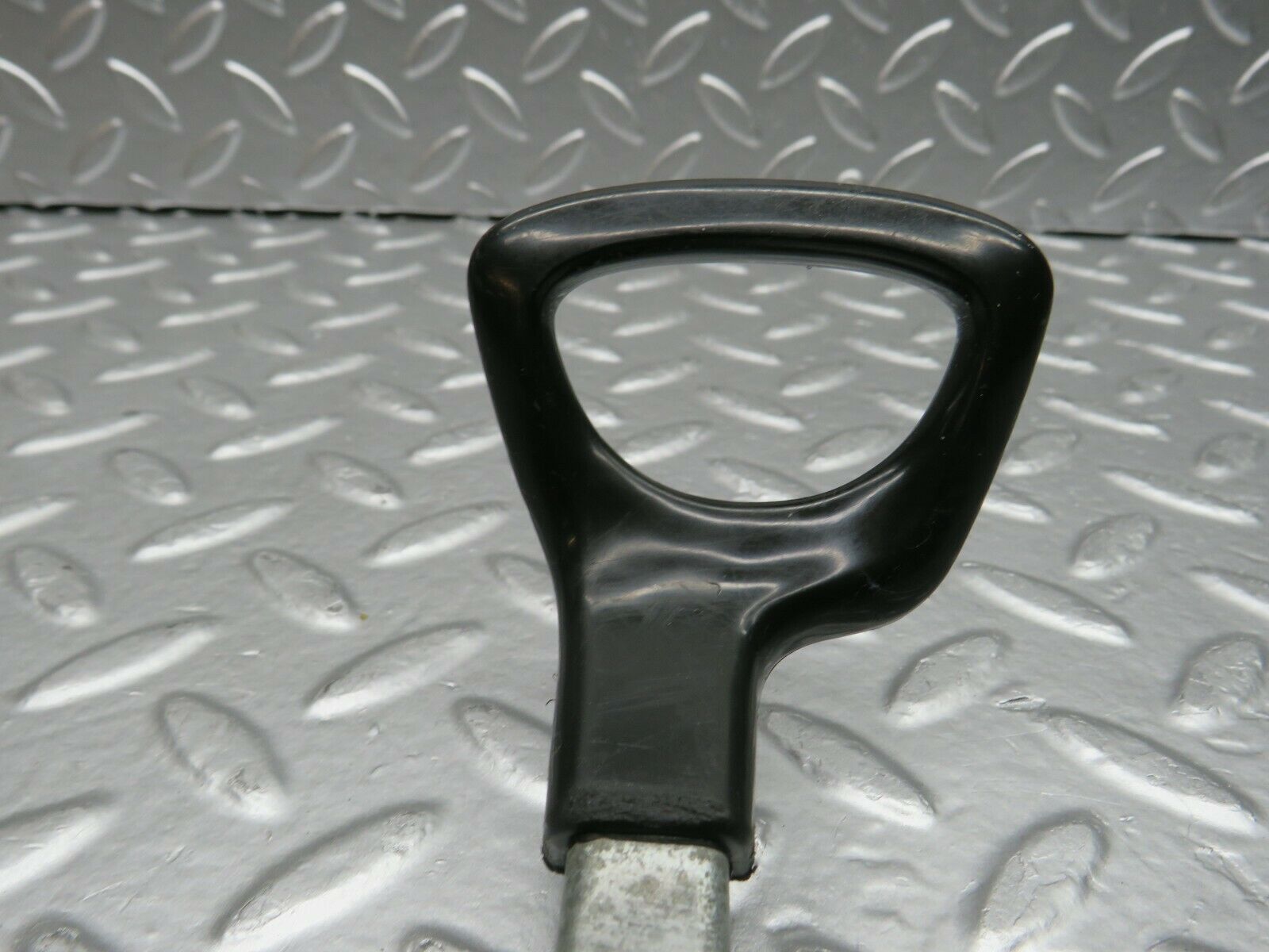 22304 Mercedes-Benz S123 280TE Wagon Front Right Adjusting Handle