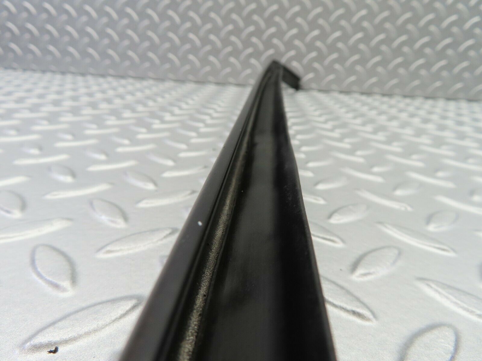 6756 Mercedes-Benz S124 E220 Wagon Seal Right Side For A Pillar 1246980298