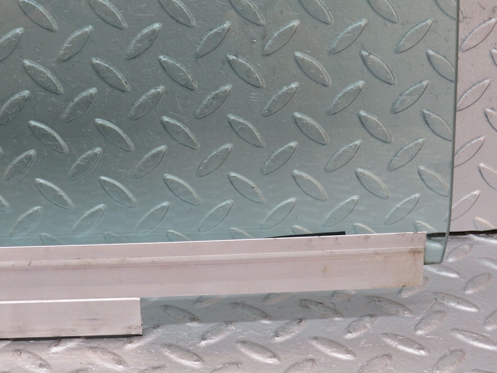 36039 Mercedes-Benz W126 420SE Rear Right Door Window Glass