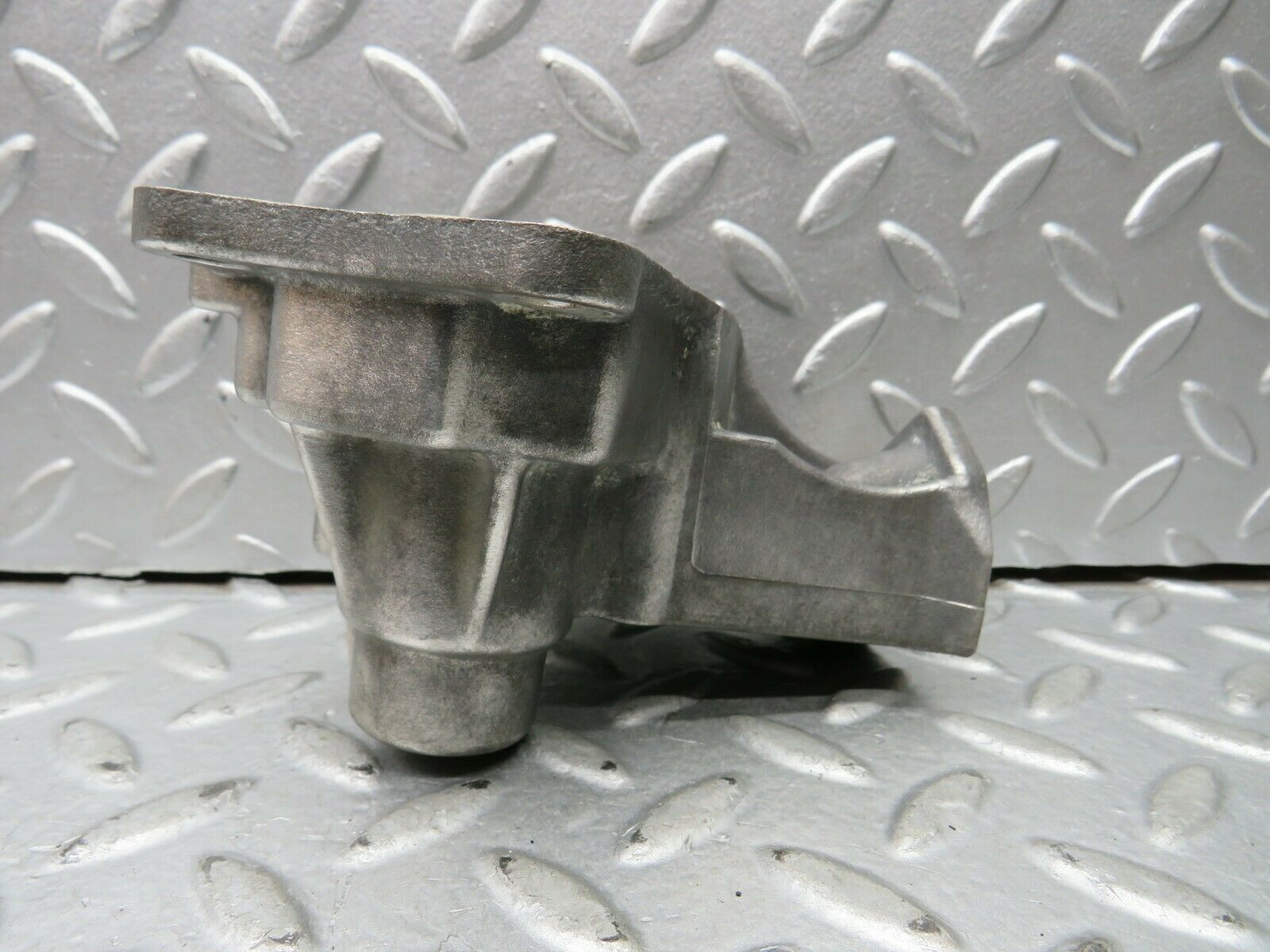 22163 Mercedes-Benz S123 280TE Ignition Distributor Housing 1101580515