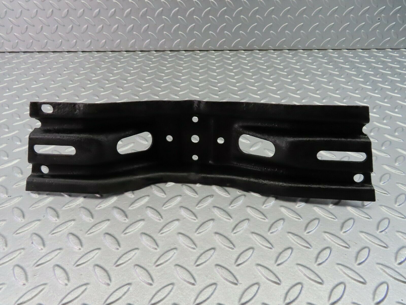 7832 Mercedes-Benz W115 220D Gearbox Mount Bracket