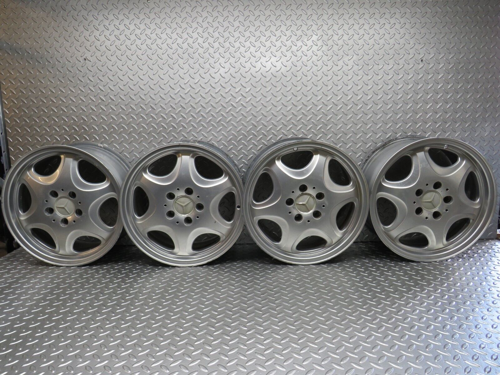 24716 Mercedes-Benz W140 S320 Alloy Wheel Set 7.5Jx16H2 ET51 1404011402
