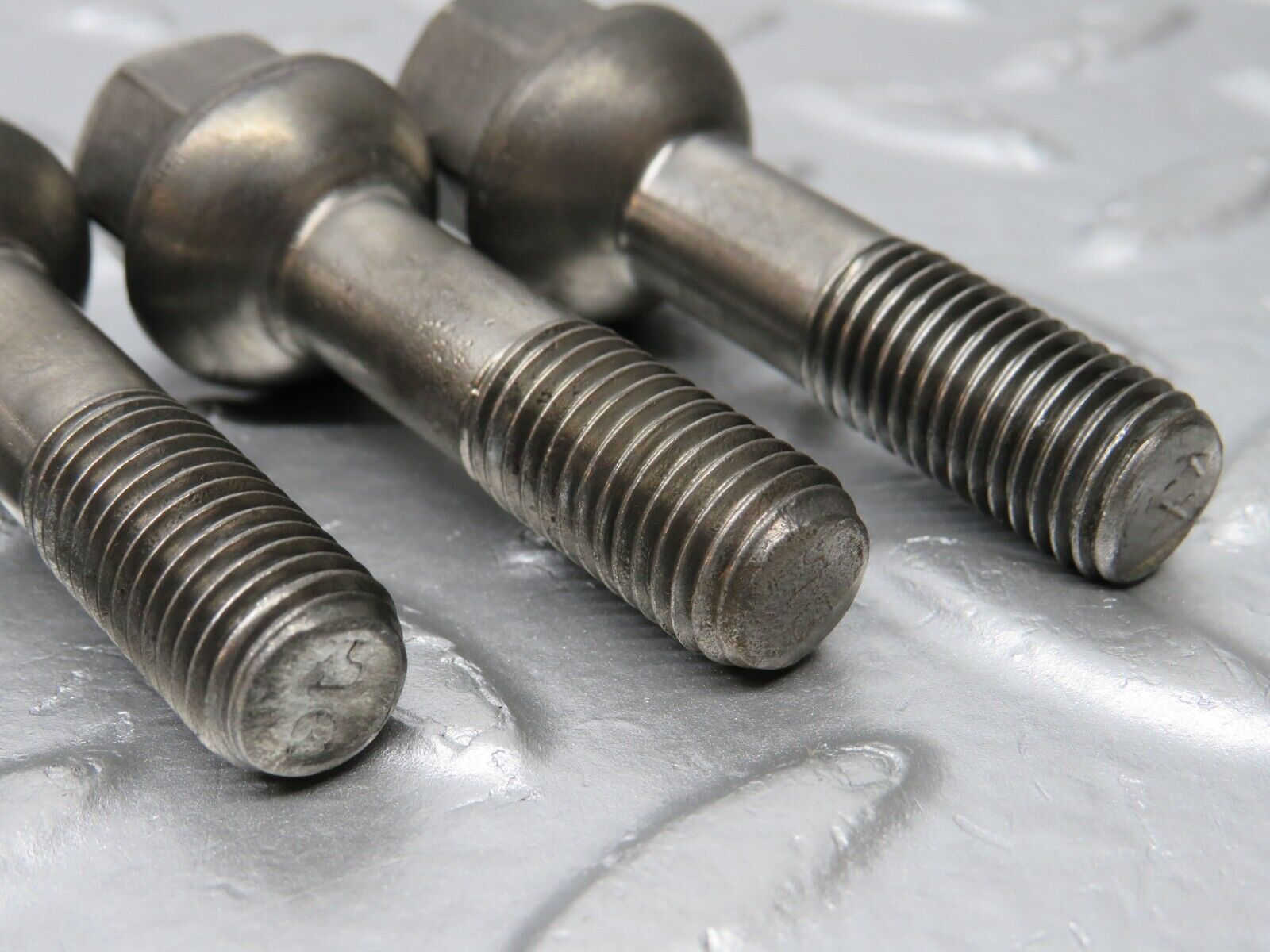 32640 Mercedes-Benz 5x Alloy Wheel Lug Bolt M12x1.5