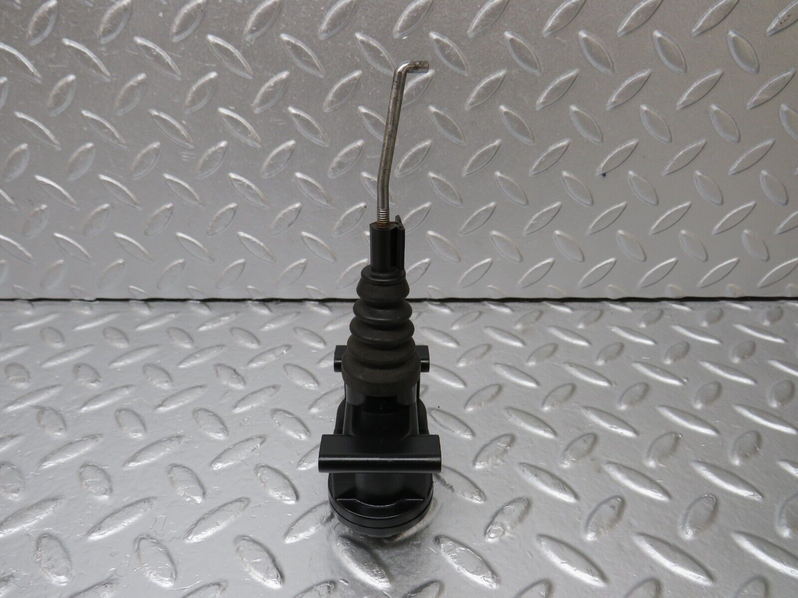 34332 Mercedes-Benz C126 380SEC Coupe Door Lock Vacuum Actuator Left Side