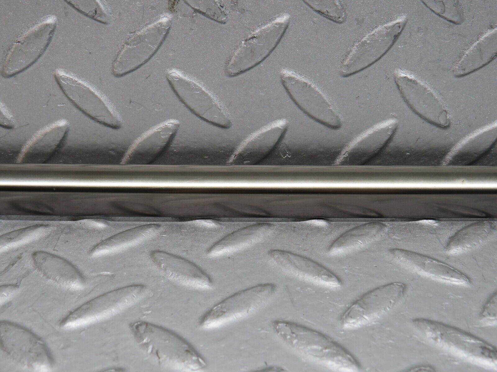 37890 Mercedes-Benz A124 320E Cabriolet Right Door Window Moulding Trim