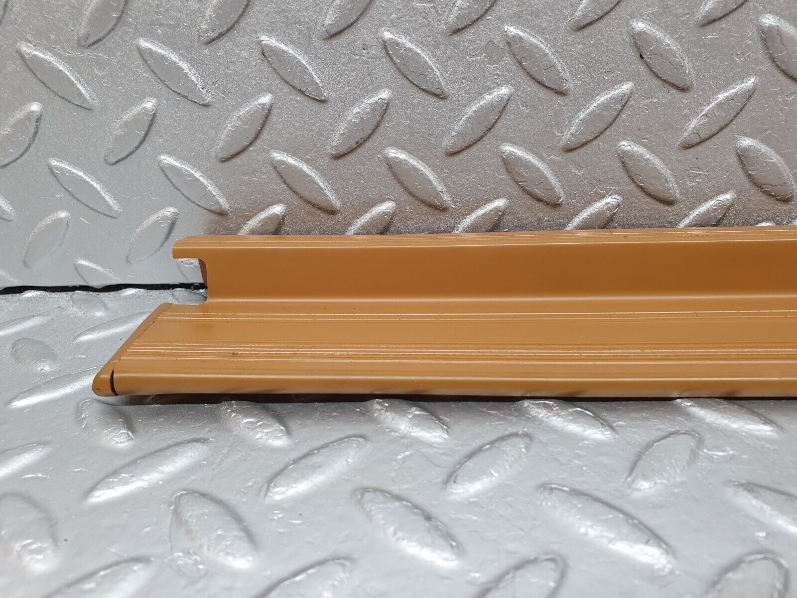 41418 Mercedes-Benz W124 200E Front Left Door Sill Trim Palomino