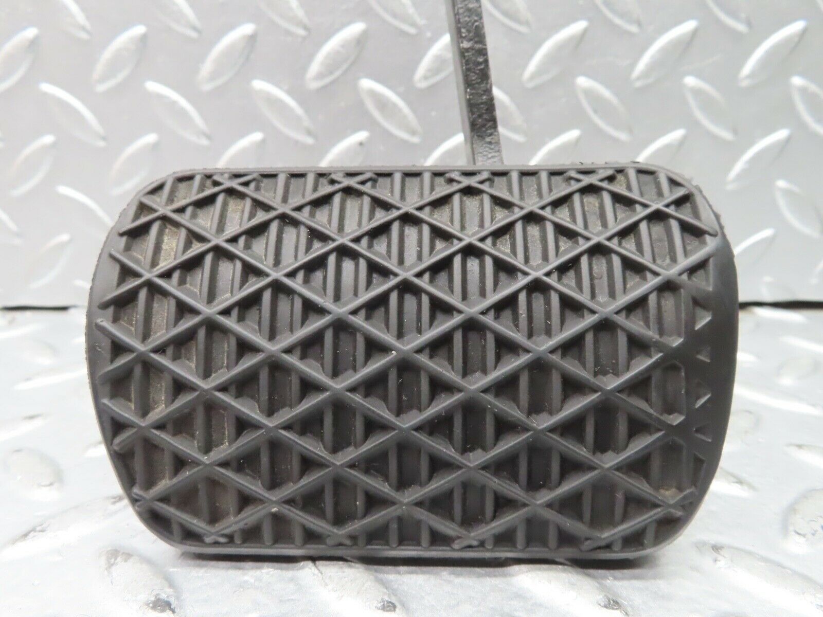 21671 Mercedes-Benz W126 300SE Brake Pedal With Rubber 1232910082