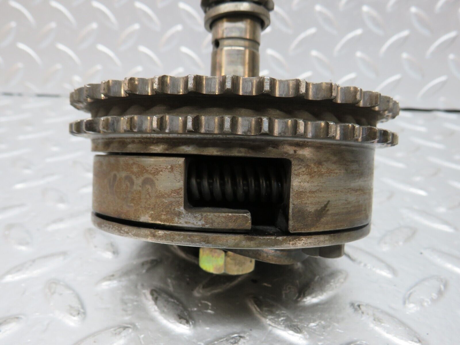 31079 Mercedes-Benz W123 200D Injection Pump Intermediate Timing Gear Shaft