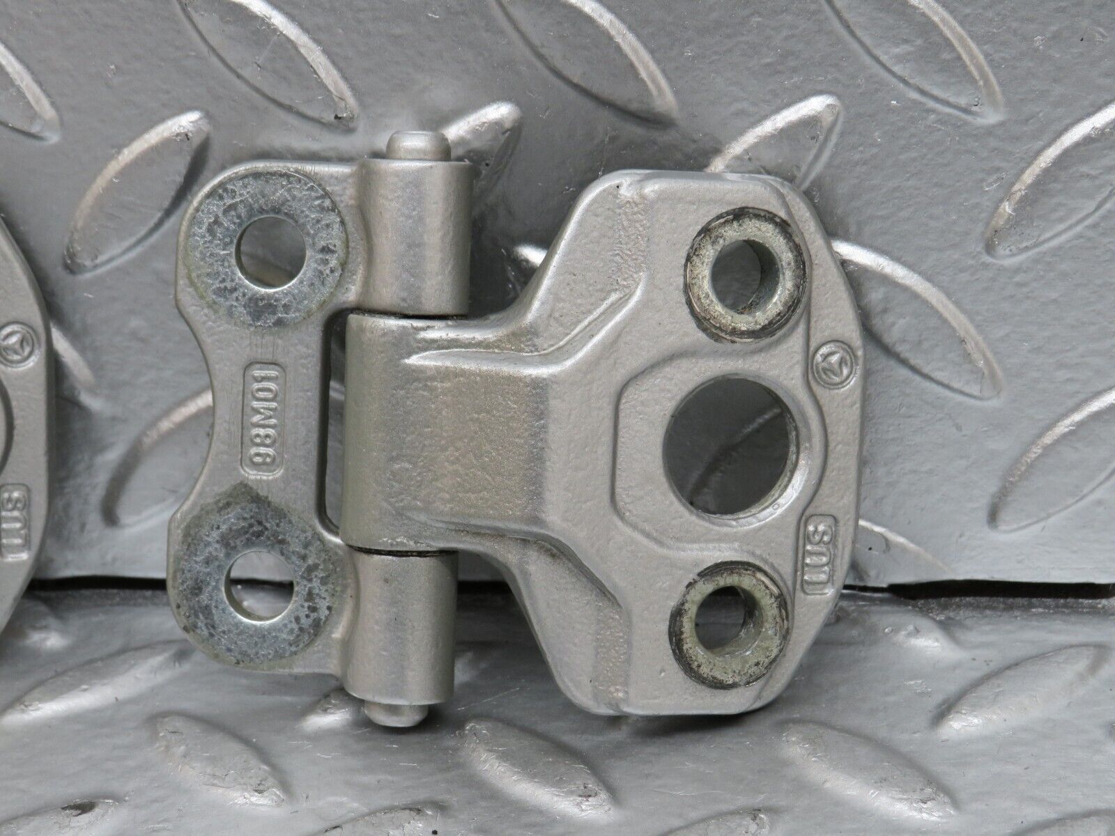 24872 Mercedes-Benz W140 S320 Left Door Hinges Pair