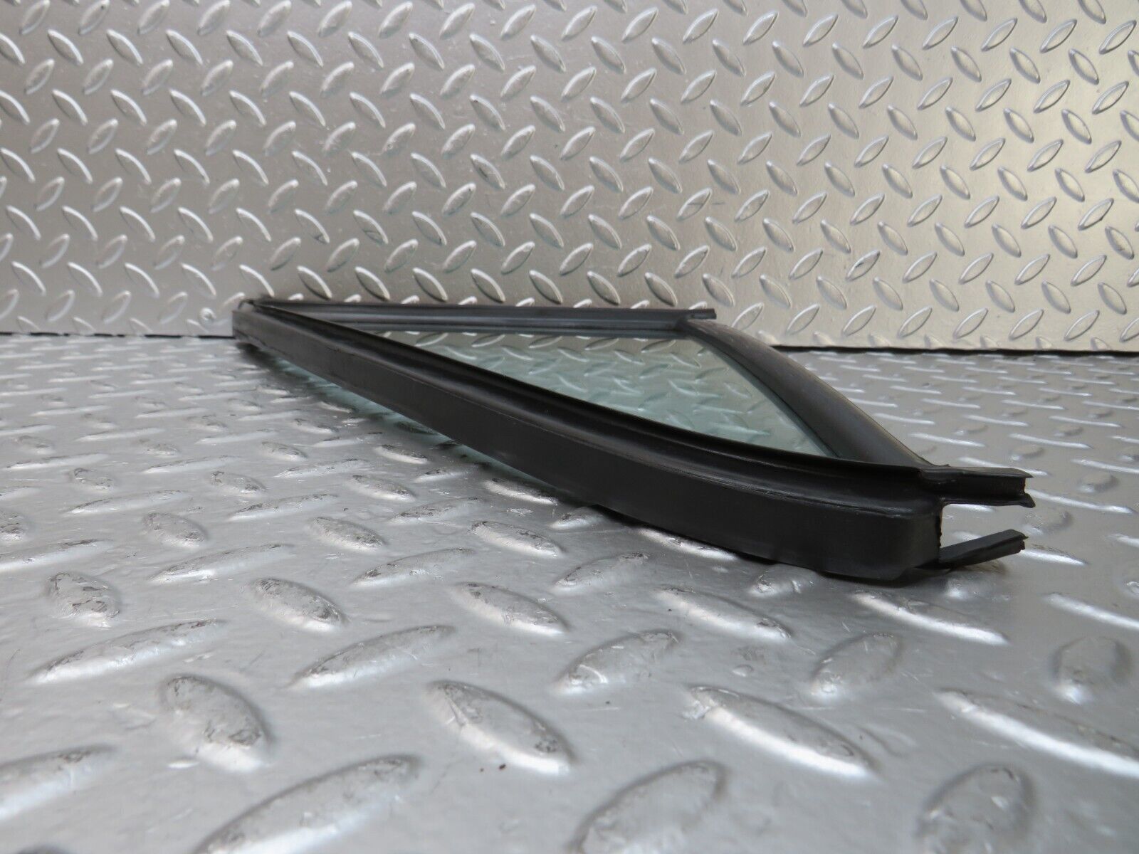 26058 Mercedes-Benz W116 450SE Rear Left Quarter Window Glass